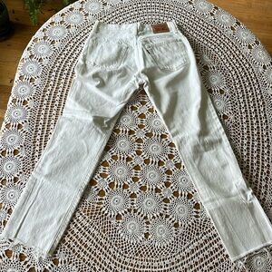 SOLD🛑Free with purchase W27Xl29 distressed 💯 percent cotton white Levi’s 501s